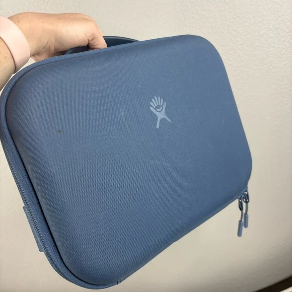 Hydro Flask Insulated Structured 5L Lunch Box - Picture 2 of 12